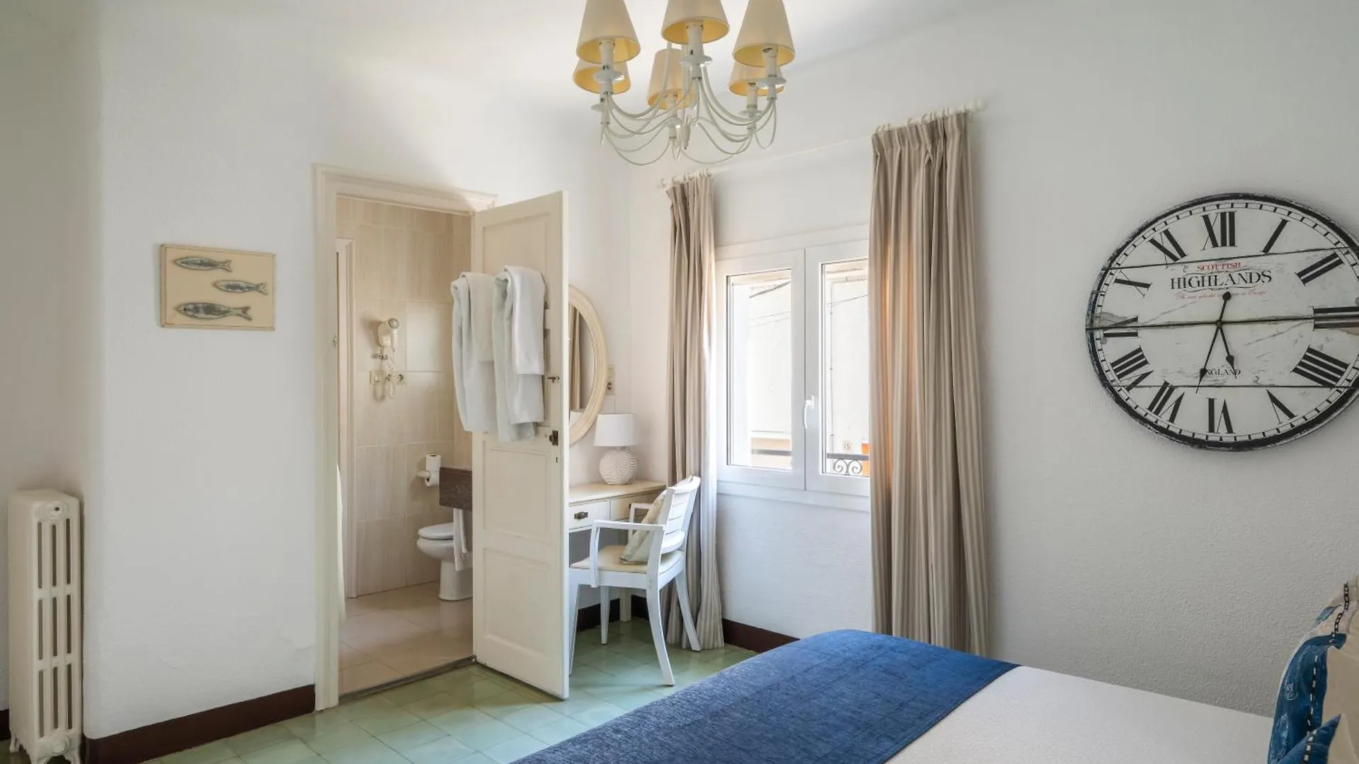 **  Hotel La Goleta Llançà España