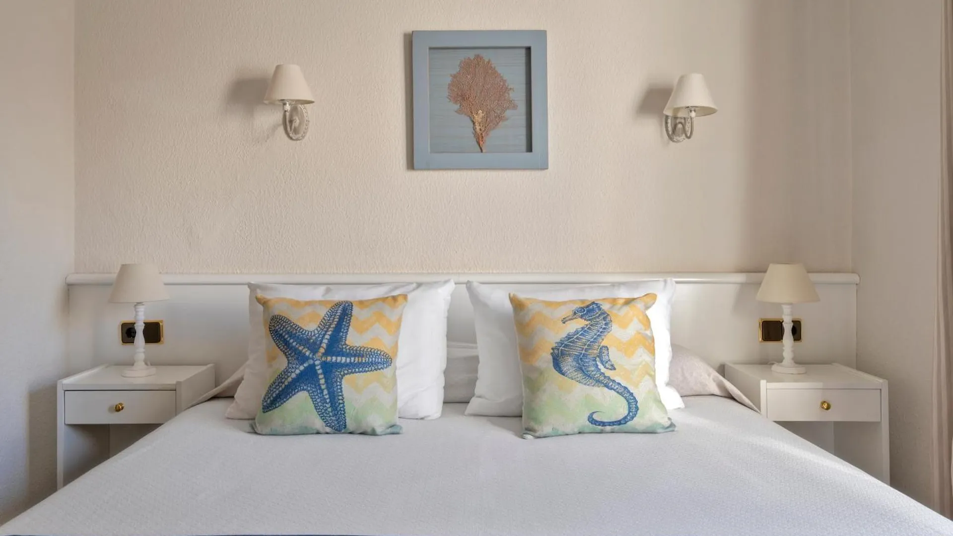 Hotel La Goleta Llançà 2*,