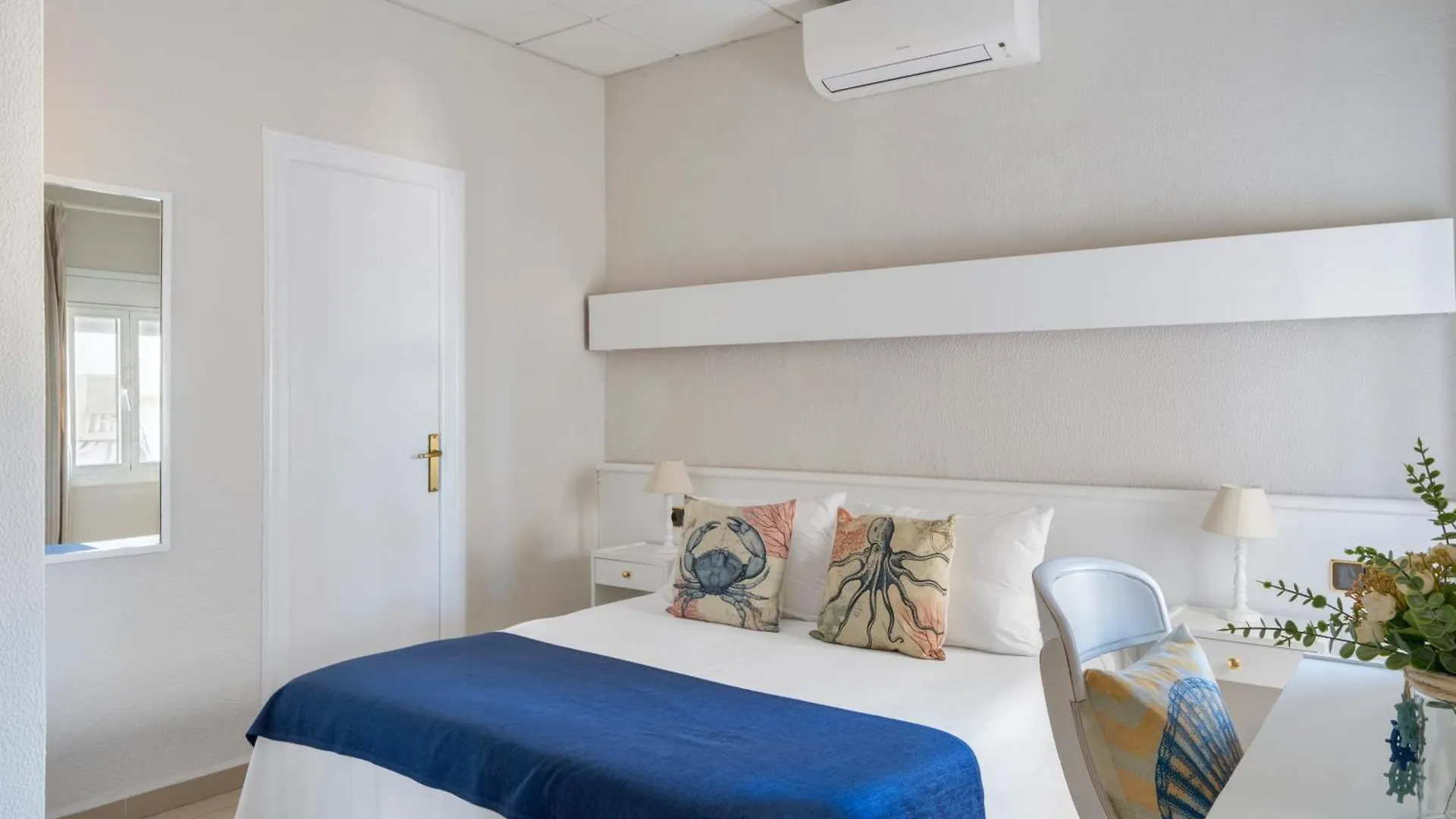 **  Hotel La Goleta Llança Hiszpania