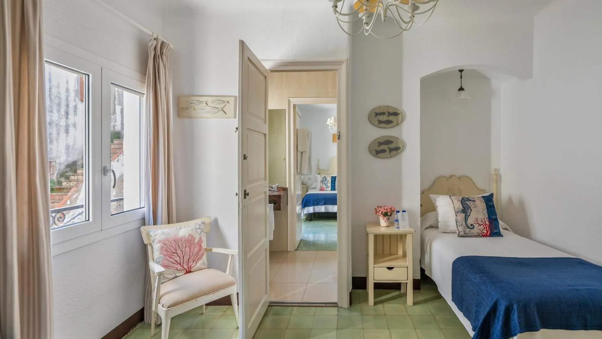 **  Hotel La Goleta Llança Hiszpania