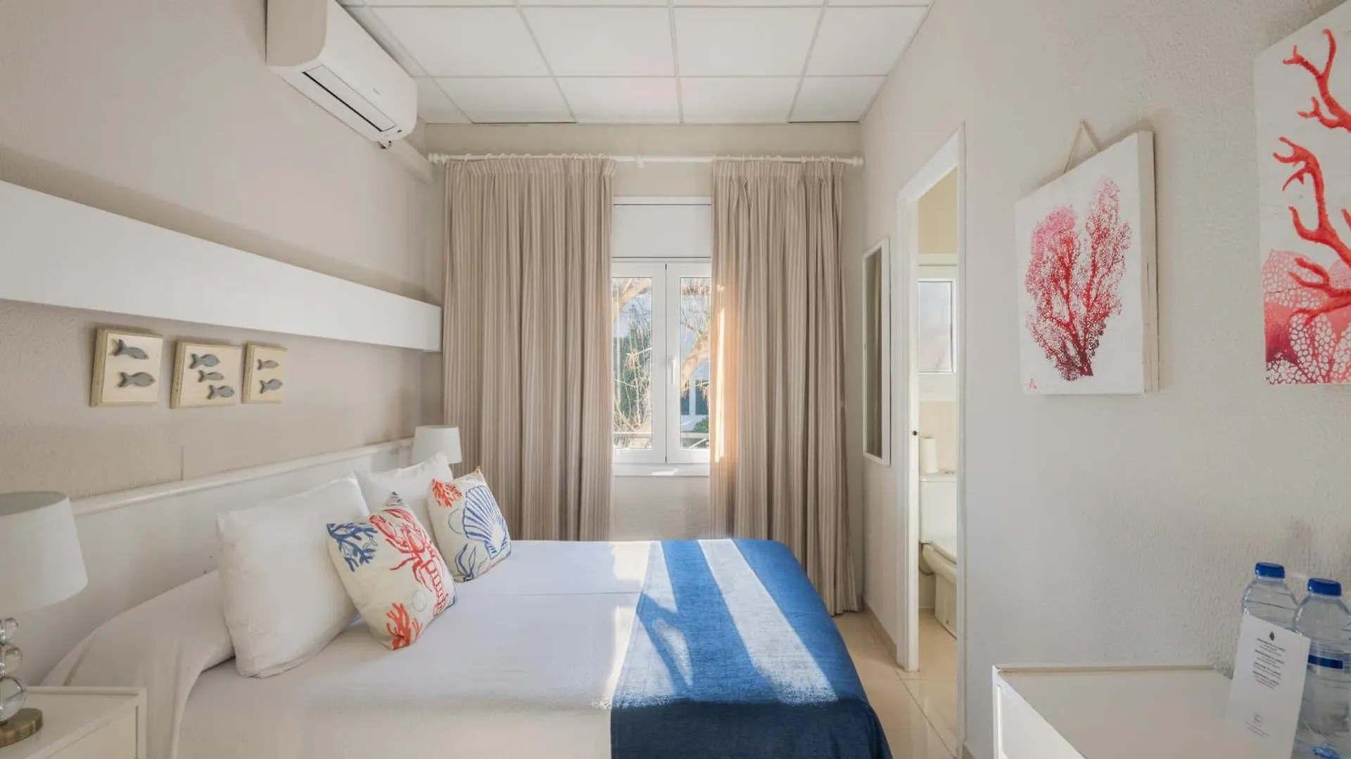 **  Hotel La Goleta Llança Hiszpania